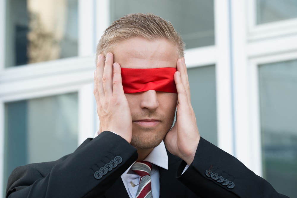 ¿Puedes Contratar Con Los Ojos Vendados?